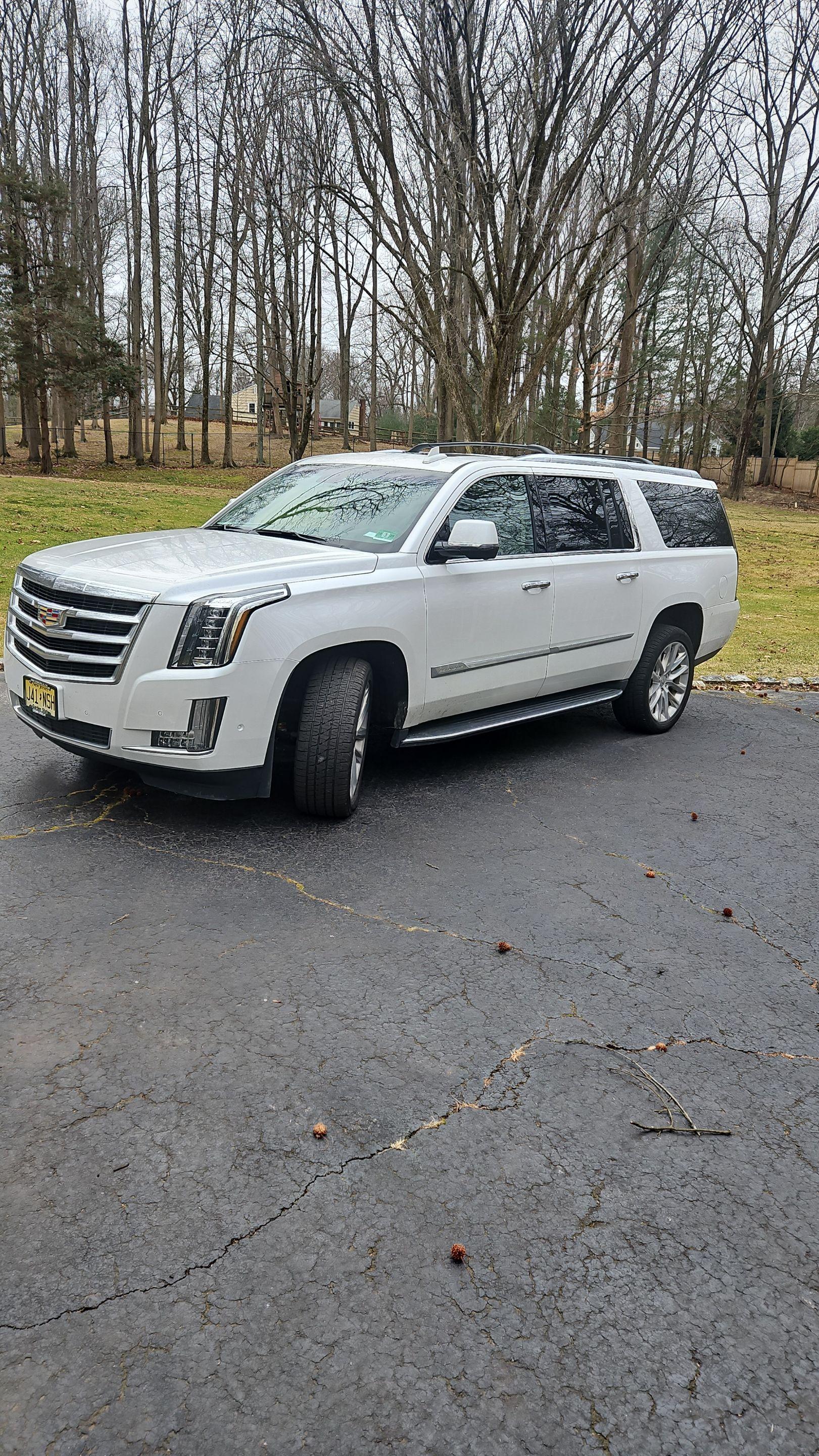 Cadillac Escalade ESV 2018 in 