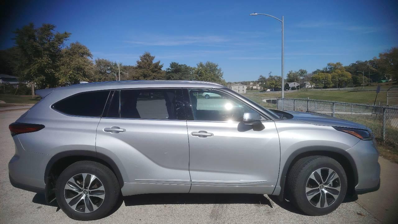 Toyota Highlander 2021 in Bellevue, NE