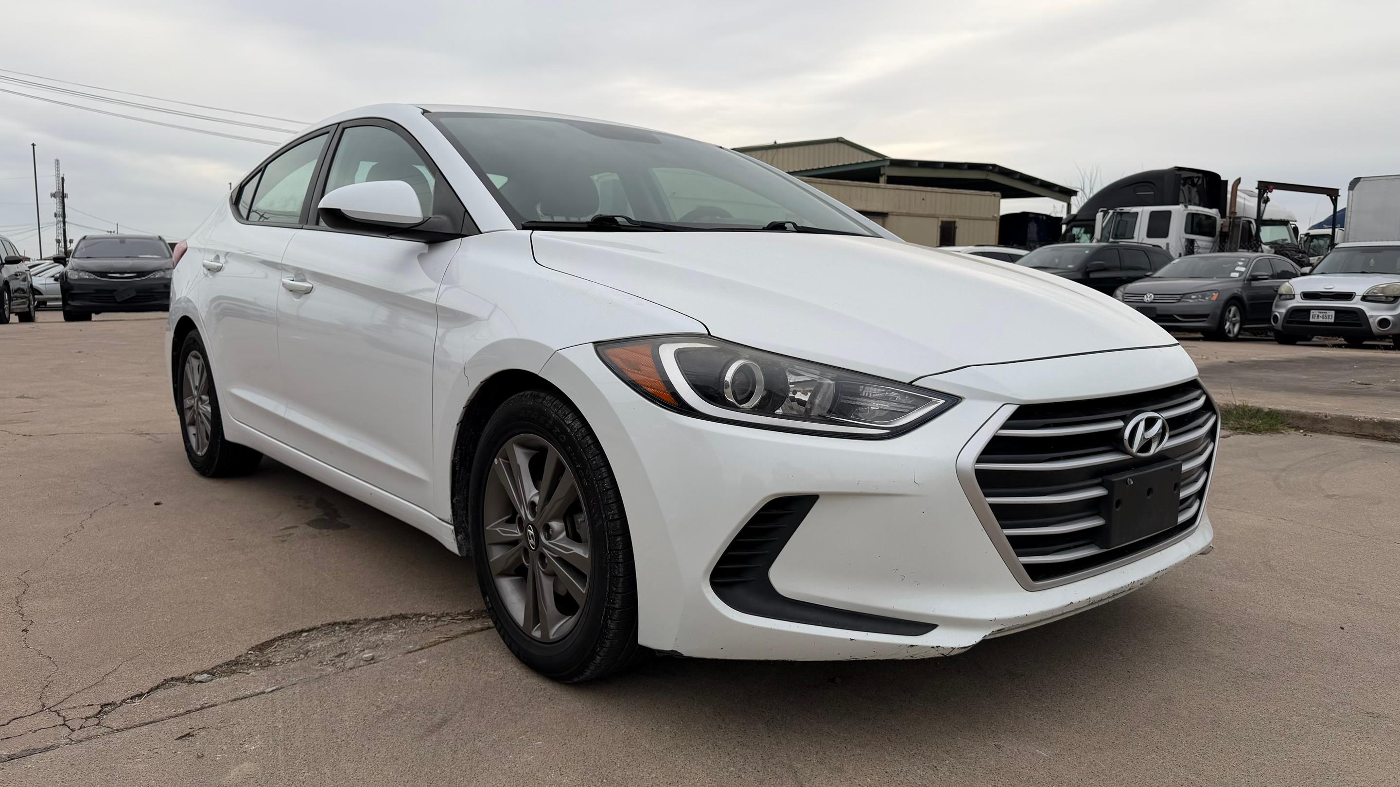 Hyundai Elantra 2017 in 