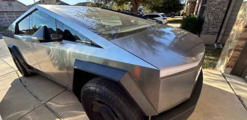 Tesla Cybertruck 2025