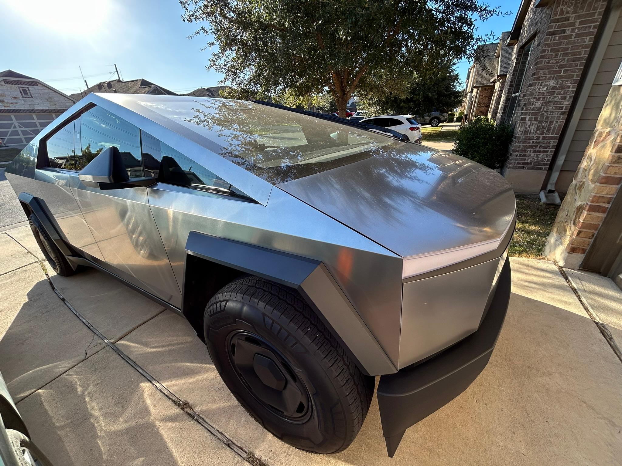 Tesla Cybertruck 2025 in Del Valle, TX