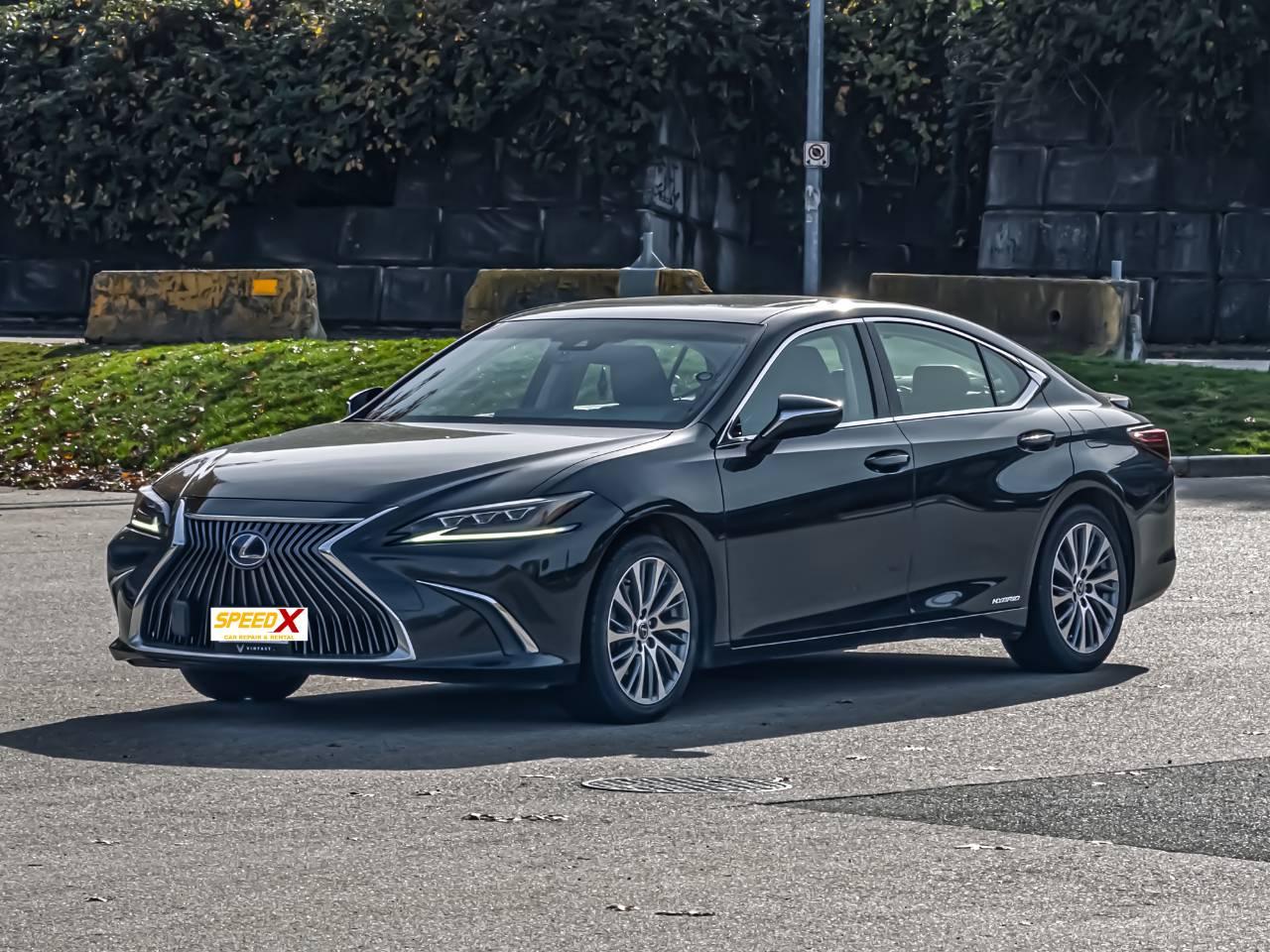 Lexus ES 2019 in Richmond, BC