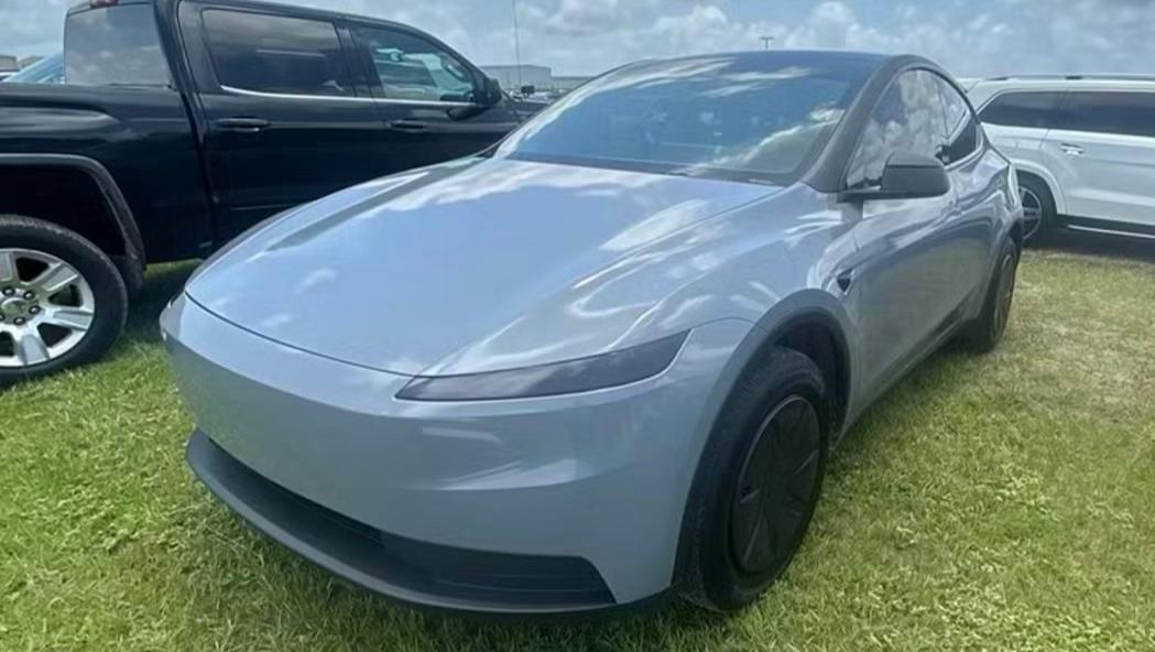 Tesla Model Y 2026 in Panama City Beach, FL