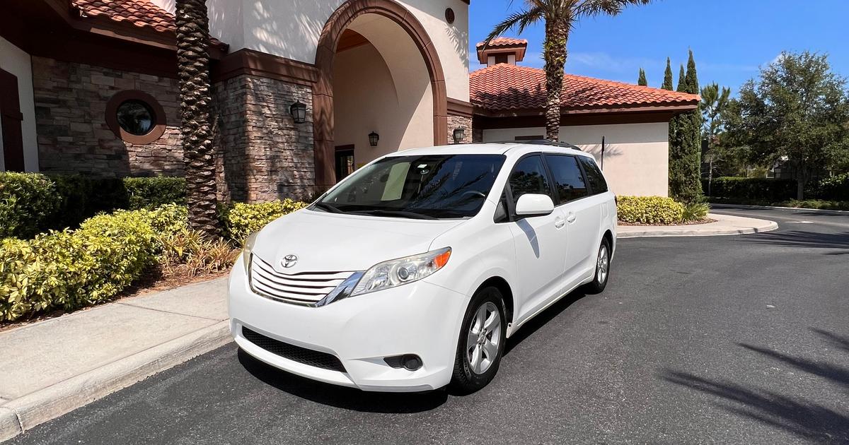 Toyota Sienna 2015 rental in Orlando, FL by Wellingthon P. Turo