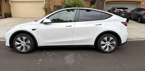 Tesla Model Y 2023
