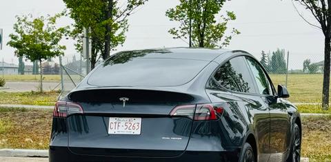 Tesla Model Y 2024