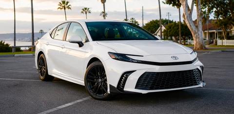 Toyota Camry Hybrid 2026