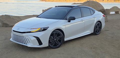Toyota Camry Hybrid 2026