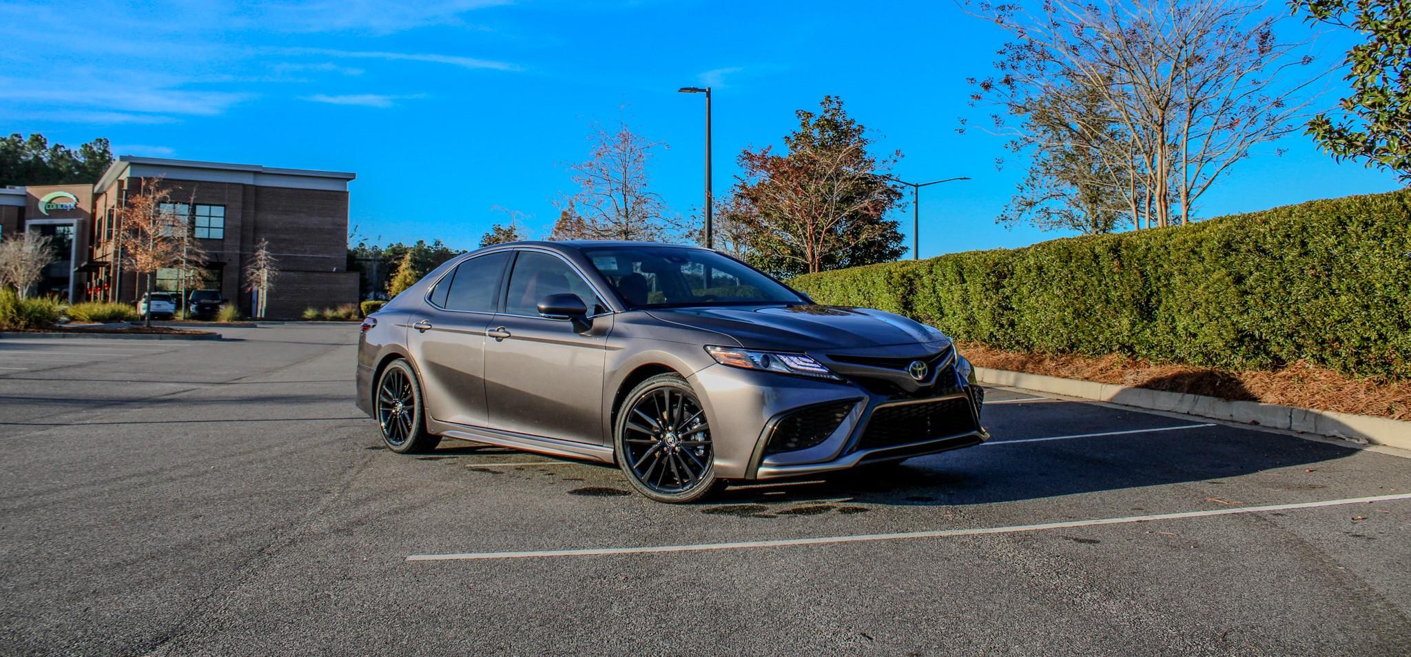 Toyota Camry Hybrid 2024 in Summerville, SC
