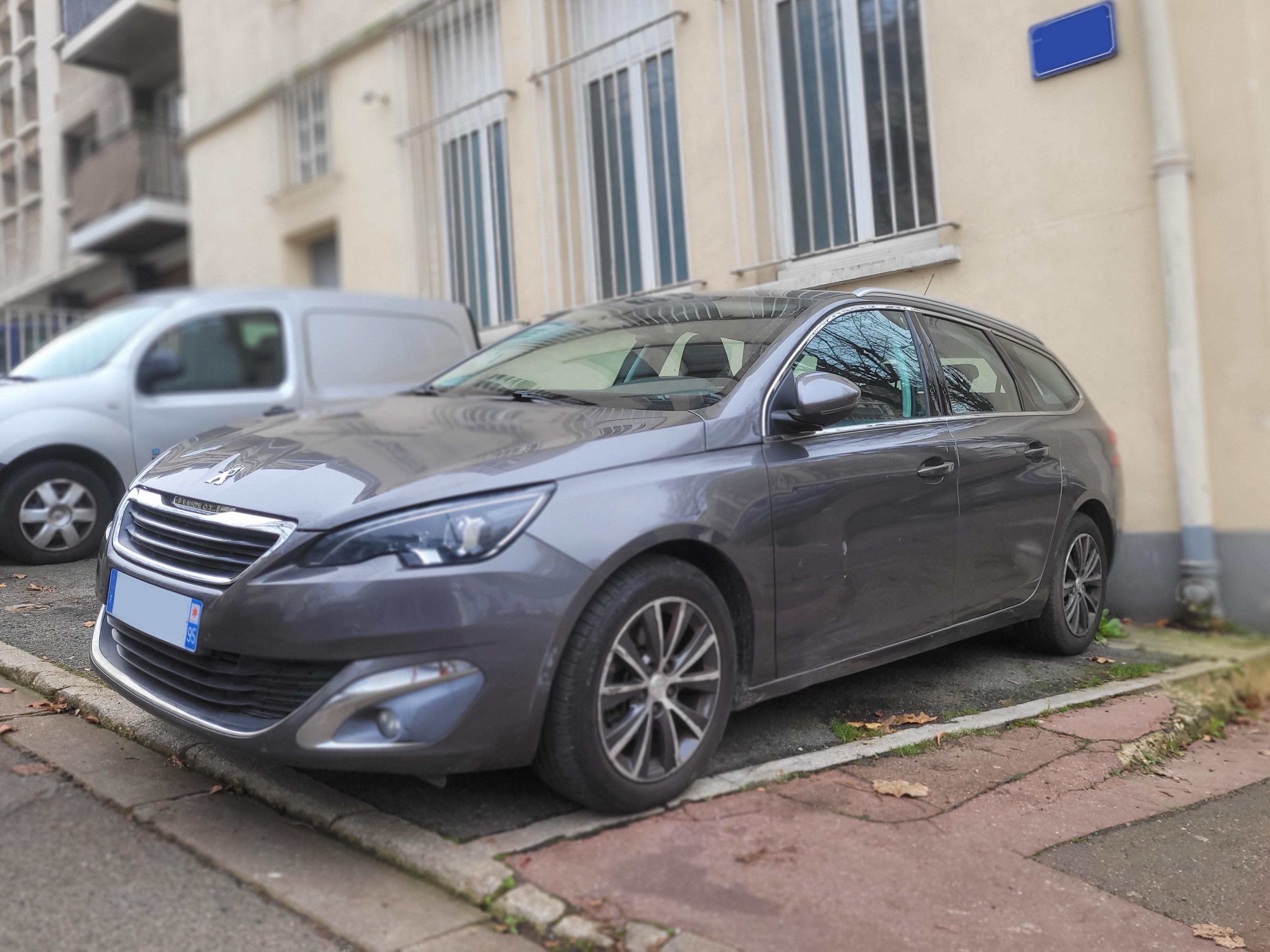 Peugeot 308 2016 à Clamart