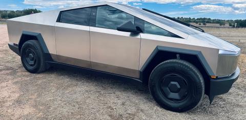Tesla Cybertruck 2026