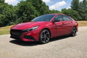 Hyundai Elantra 2022 in Toronto