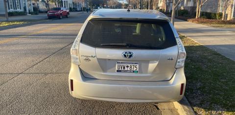 Toyota Prius v 2012
