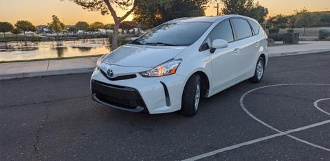 Toyota Prius v 2016