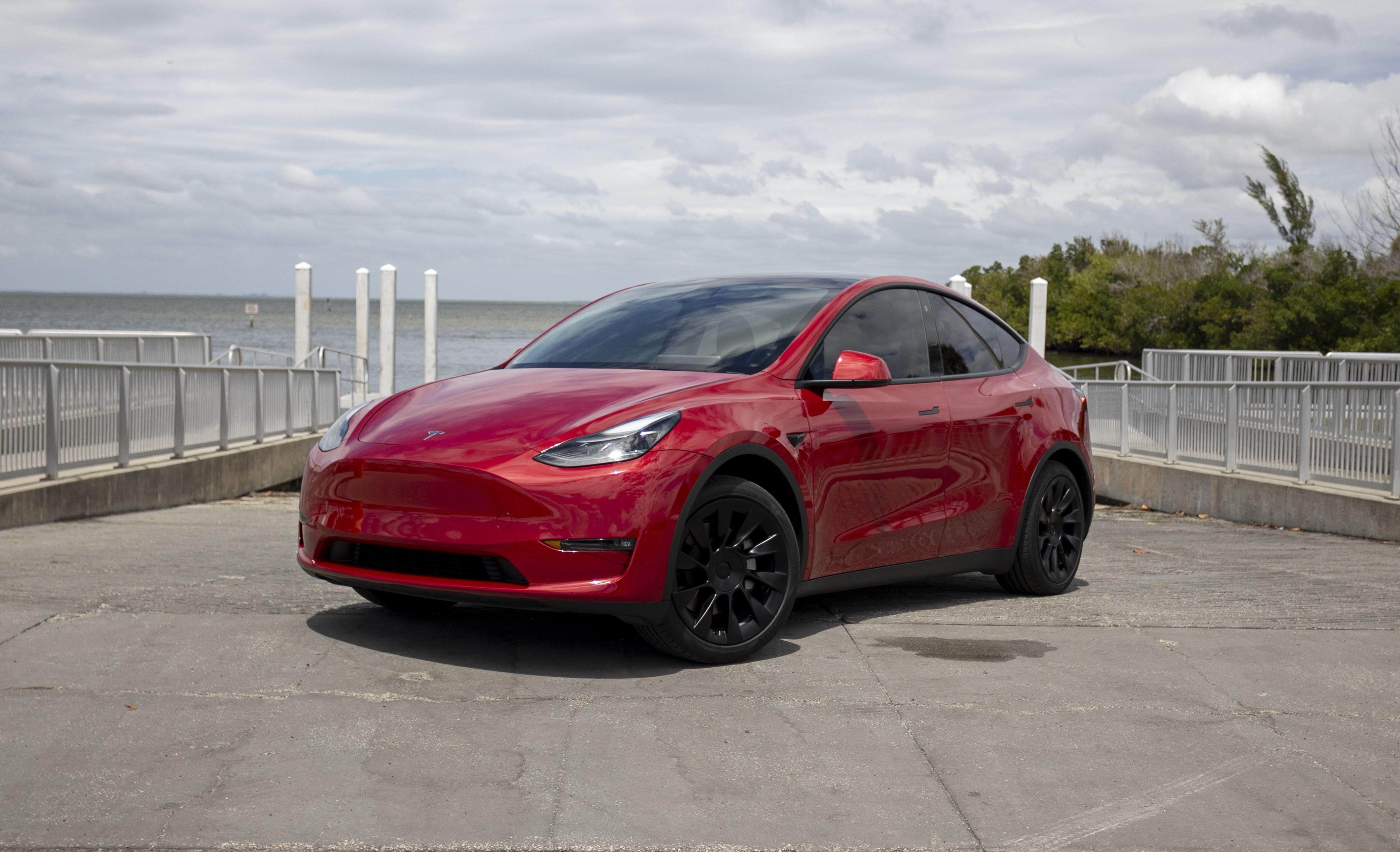 Tesla Model Y 2023 in Ruskin, FL