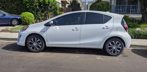 Toyota Prius c 2016