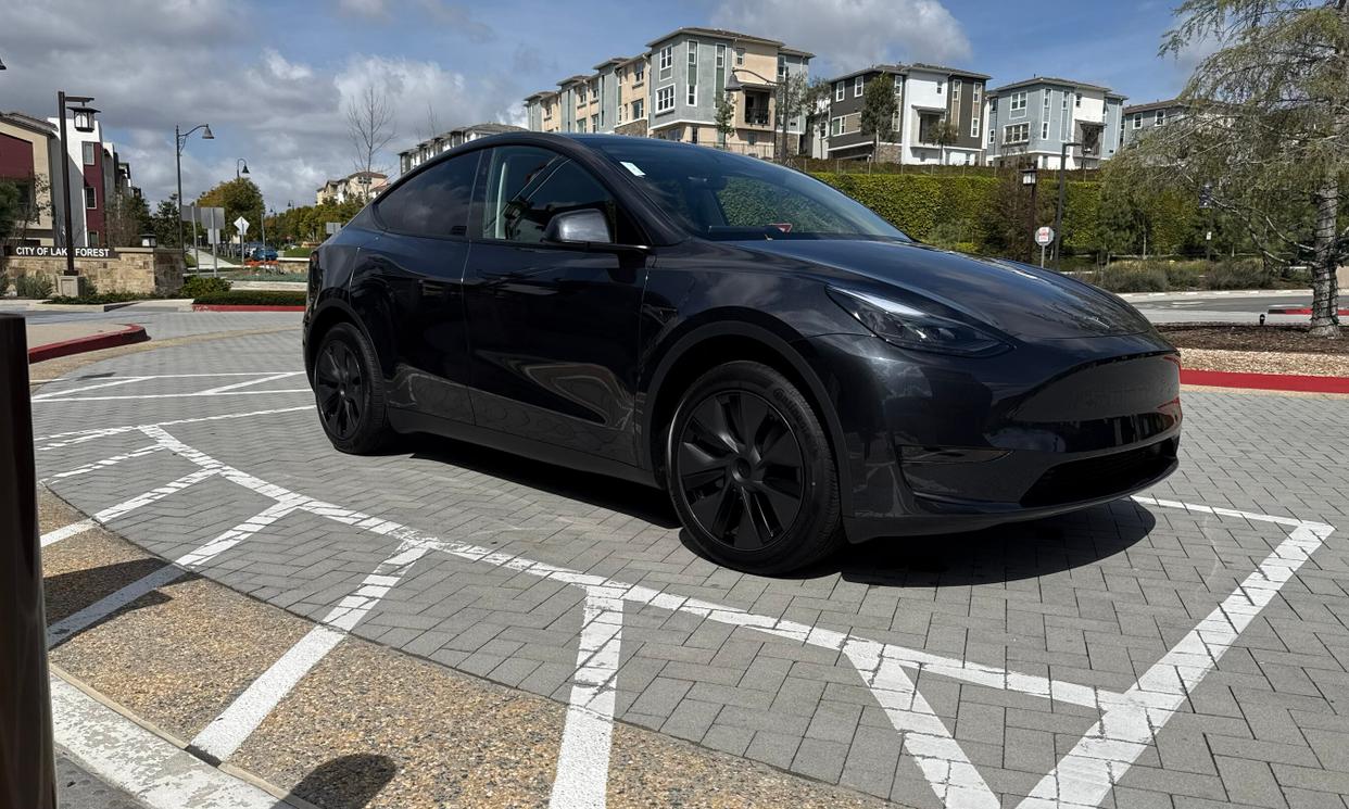 Tesla Model Y 2025 Long Range