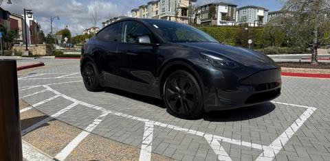 Tesla Model Y 2025