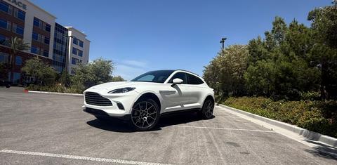 Aston Martin DBX 2021