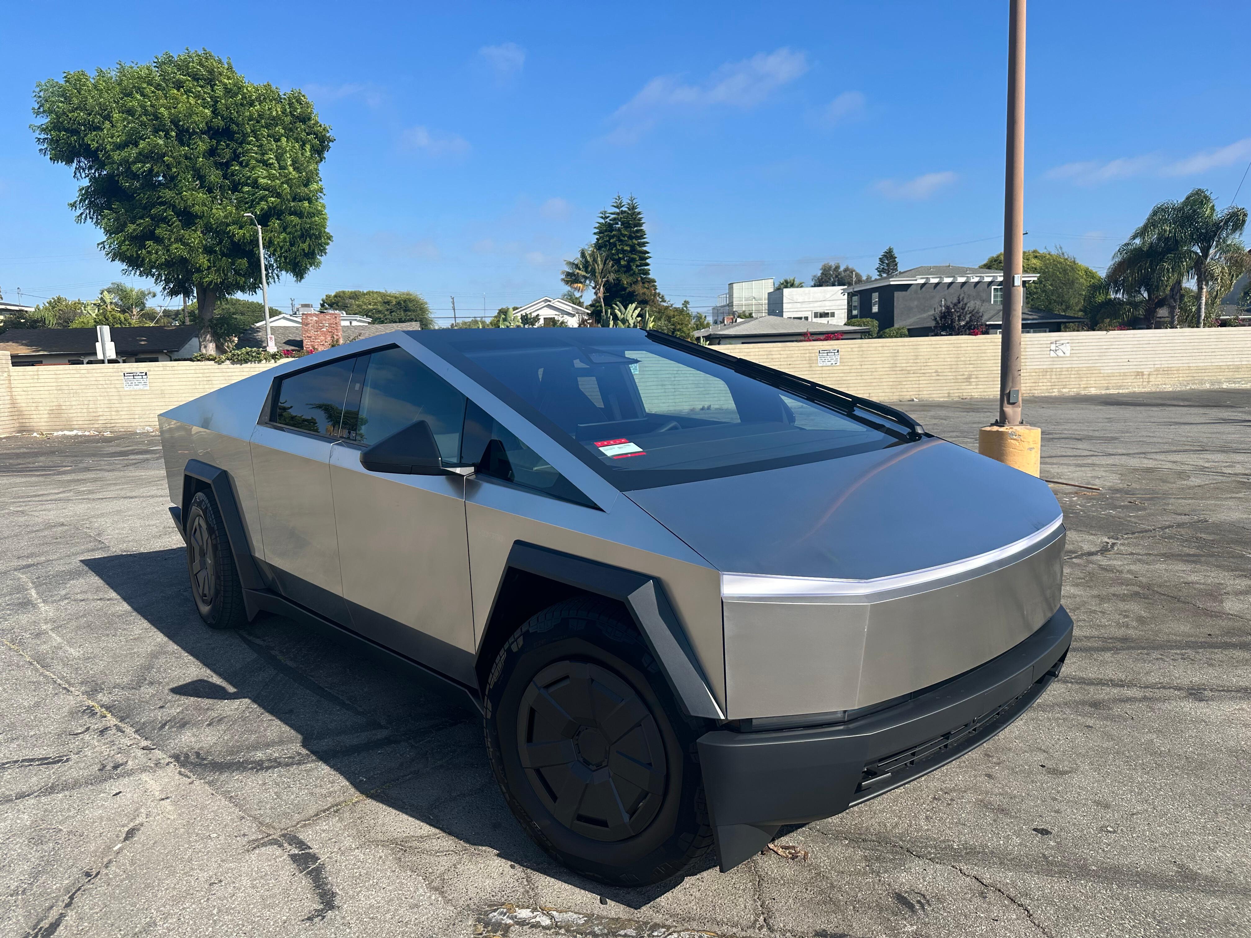 Tesla Cybertruck 2024 in Los Angeles, CA