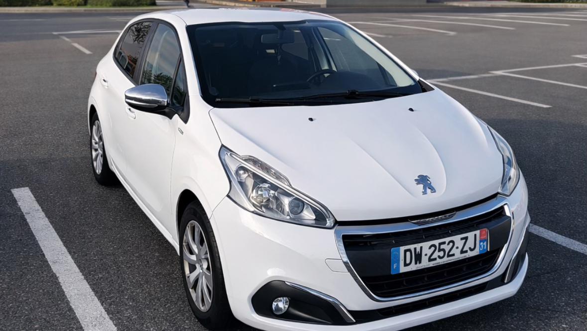 Peugeot 208 2015 in Toulouse
