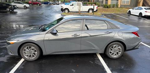 Hyundai Elantra 2024
