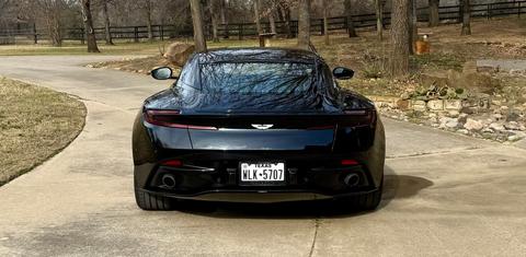 Aston Martin DB11 2017