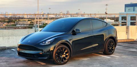 Tesla Model Y 2024
