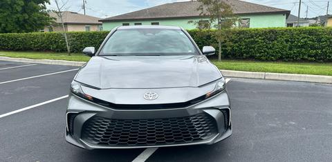 Toyota Camry Hybrid 2026
