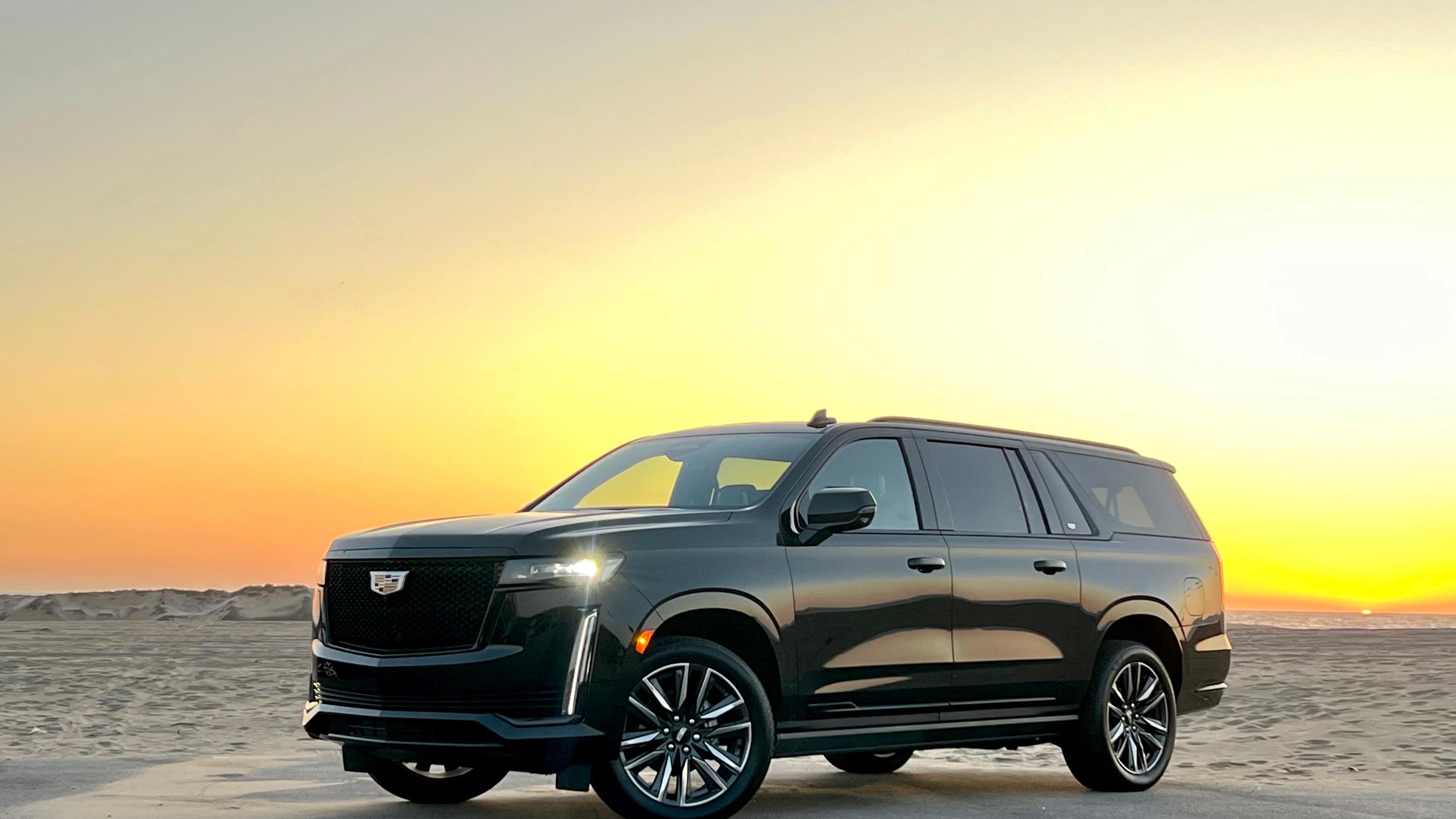 Cadillac Escalade ESV 2023 in 