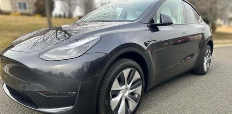 Tesla Model Y 2024