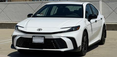 Toyota Camry Hybrid 2026