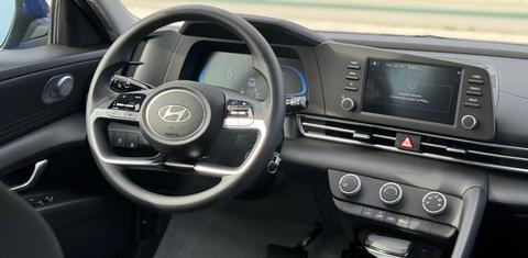 Hyundai Elantra 2025