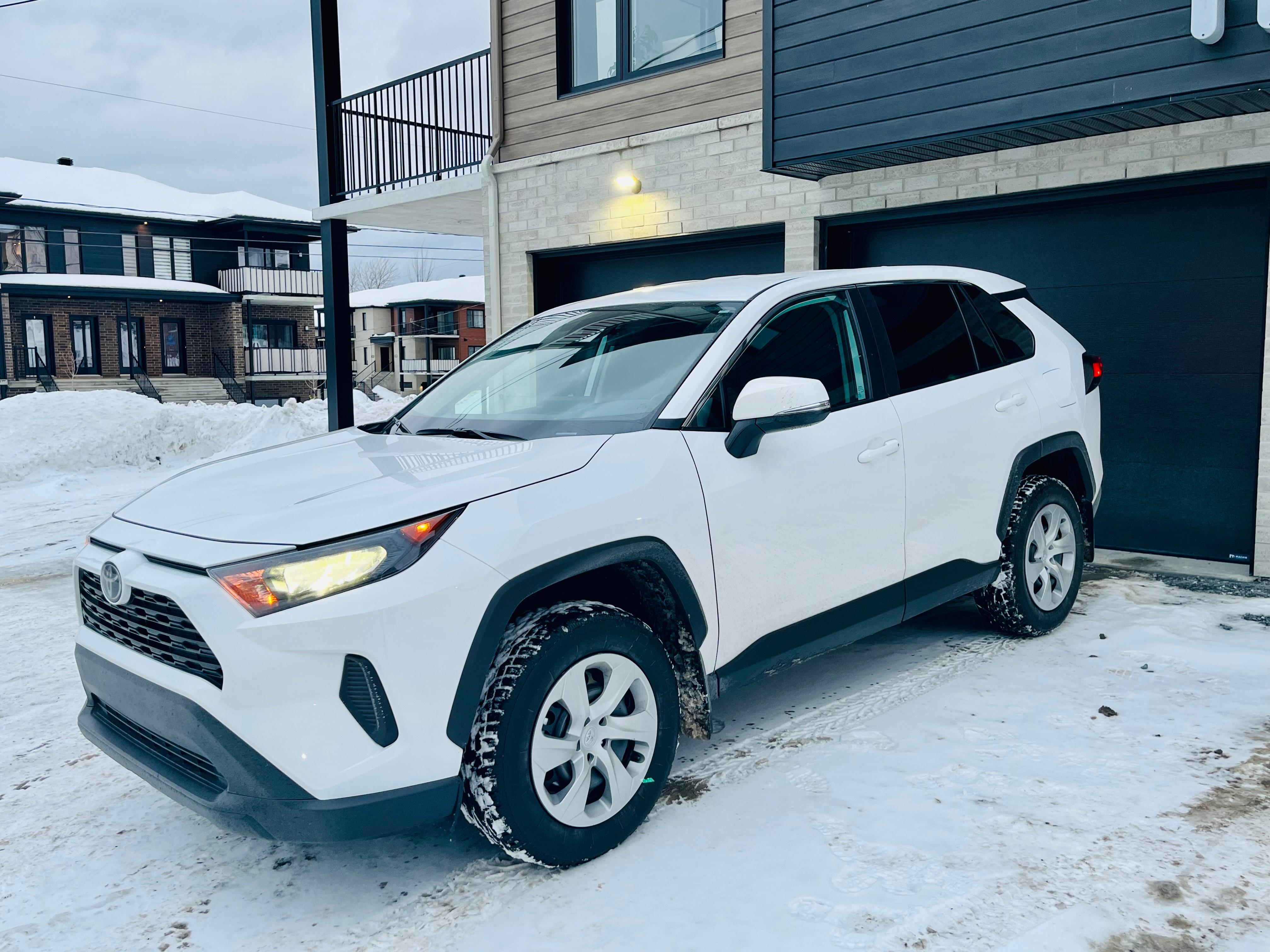 Toyota RAV4 2022 à Sherbrooke, QC