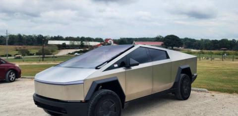 Tesla Cybertruck 2025