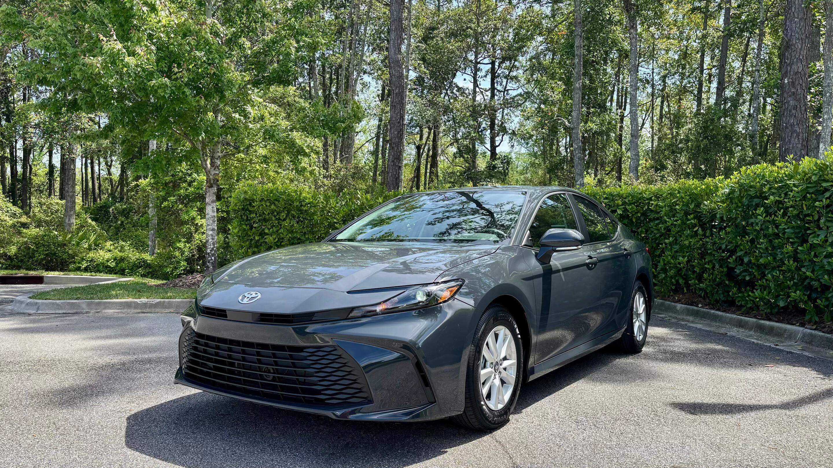Toyota Camry Hybrid 2025 in Jacksonville, FL