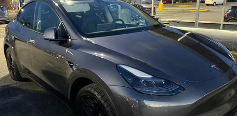 Tesla Model Y 2025