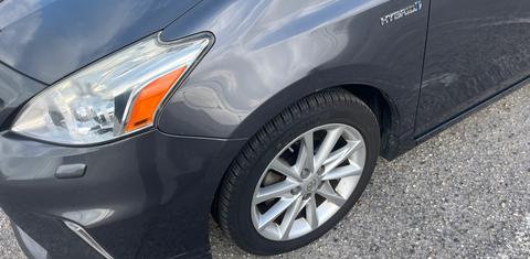 Toyota Prius v 2014