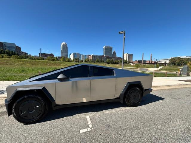 Tesla Cybertruck 2026 in Kernersville, NC