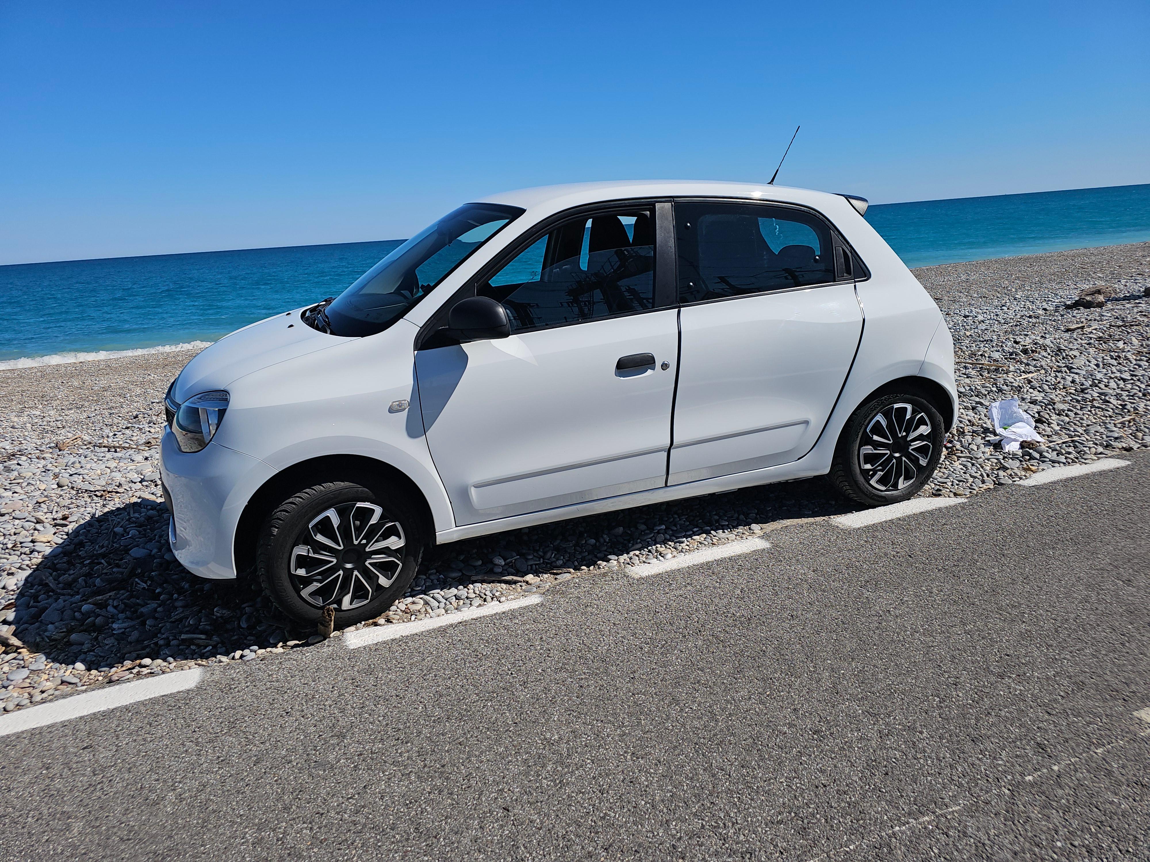 Renault TWINGO III 2016 à Saint-laurent-du-var