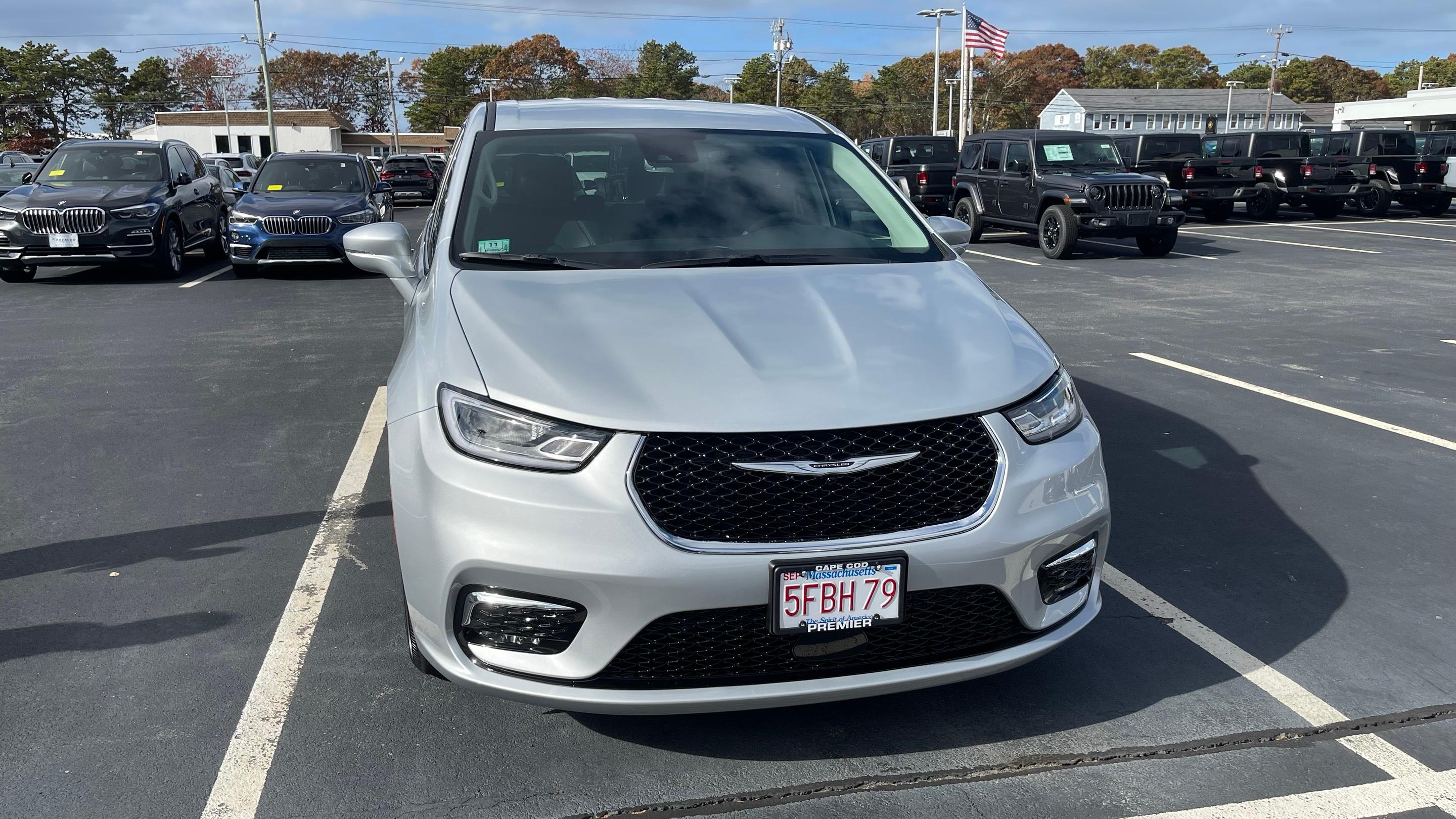 Chrysler Pacifica 2022 in Boston, MA
