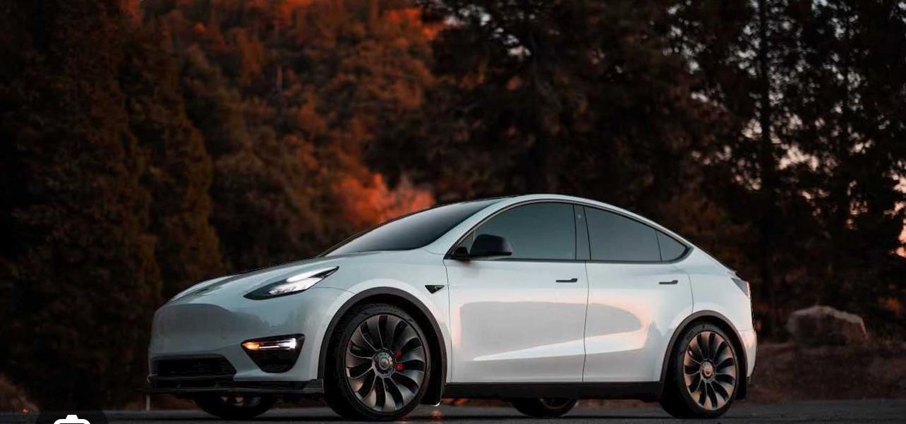 Tesla Model Y 2024 in Blainville, QC
