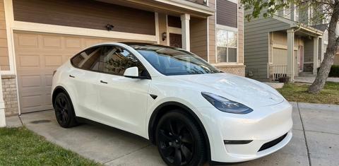 Tesla Model Y 2024