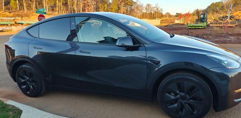 Tesla Model Y 2025