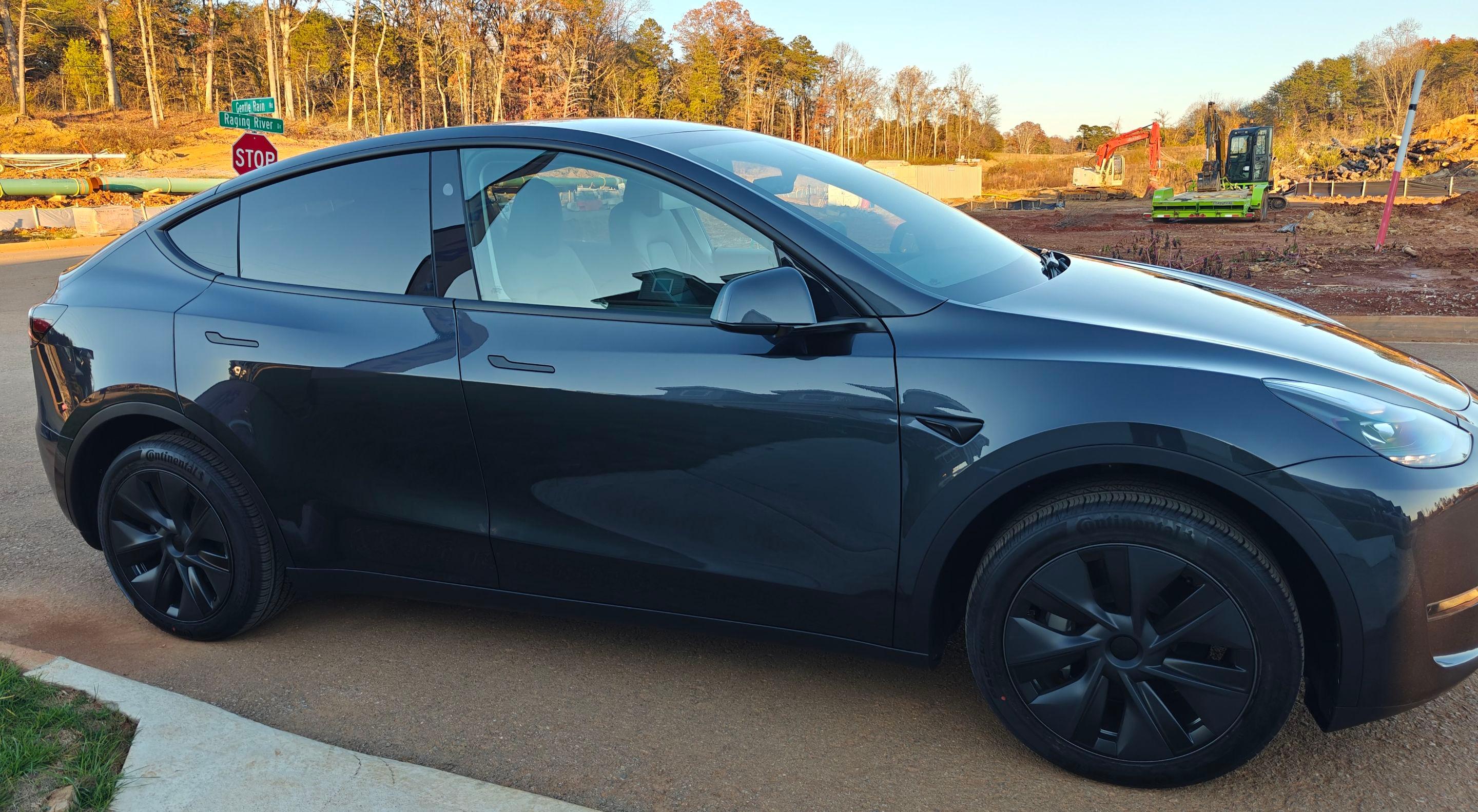 Tesla Model Y 2025 in Knoxville, TN