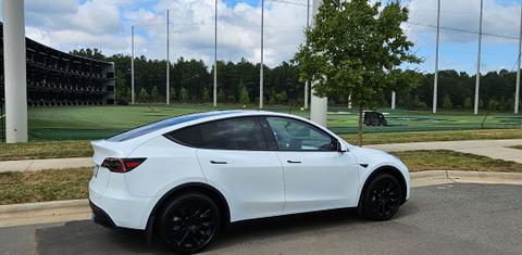 Tesla Model Y 2024