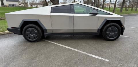 Tesla Cybertruck 2025