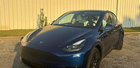 Tesla Model Y 2024