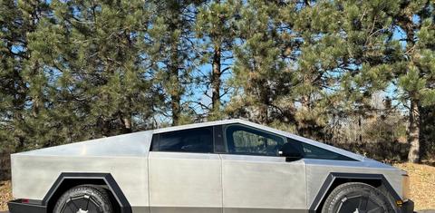Tesla Cybertruck 2025