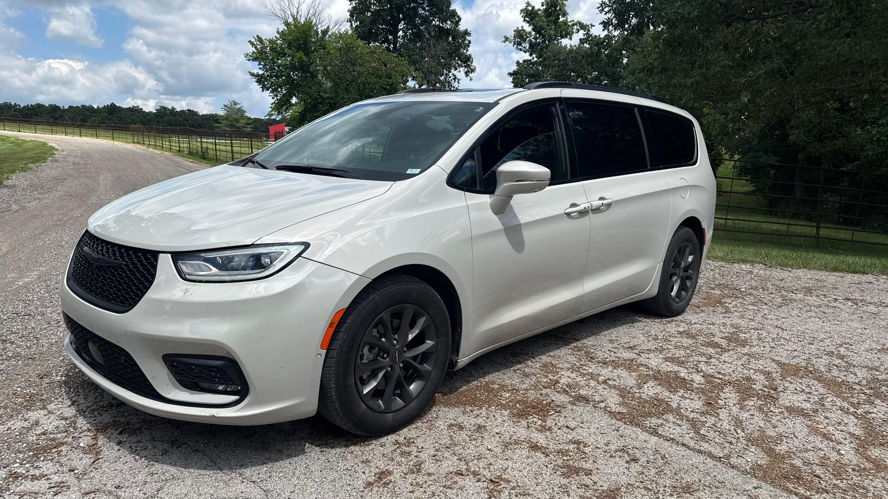 Chrysler Pacifica 2021 in Lake Saint Louis, MO